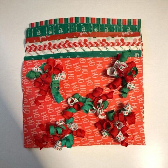 Set of 5 Festive Gift Bag Set with Red and Green Accents - Picture 5 of 5